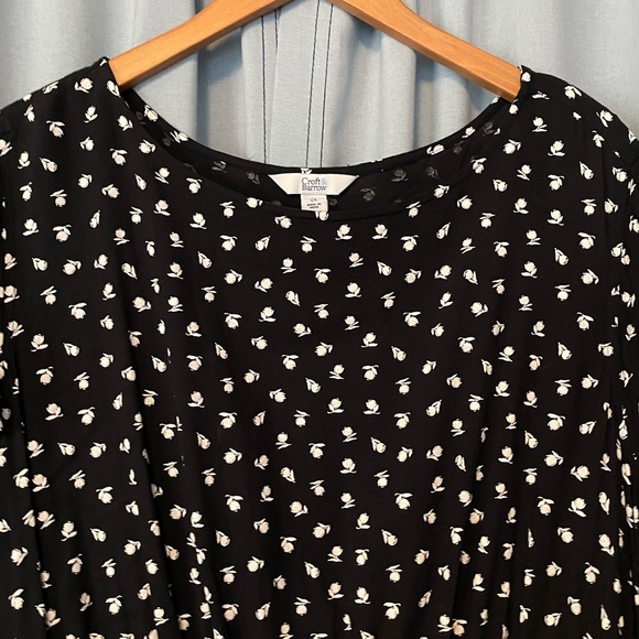 Croft & Barrow Flutter Sleeve Dress Plus 2X Rayon Black Floral Flutter Sleeves - Picture 2 of 5